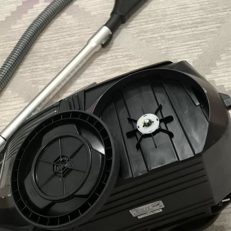 Fakir Filter Pro Süpürgenin Tekeri Kırıldı, Yetkili Servis Garanti Dışı Ücret Talep Ediyor