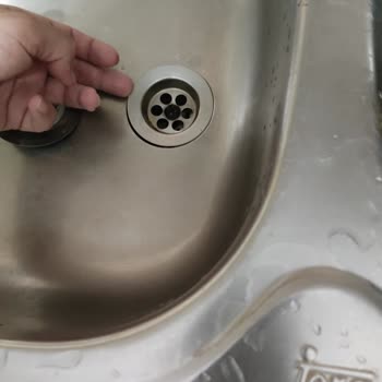 Kırılan Evye Parçası Su Sızıntısına Neden Oluyor, Garanti İstiyorum