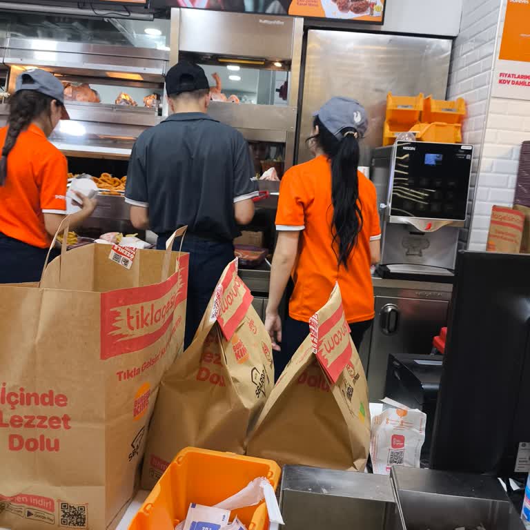 Popeyes Ankamall Şubesinde Uzun Bekleme Ve Saygısız Personel
