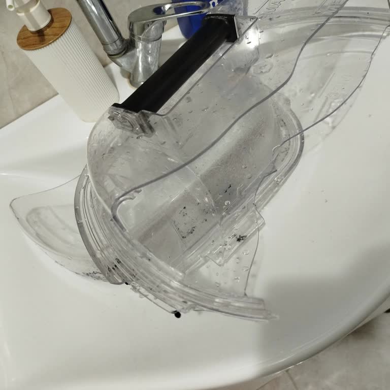 Hoover Kurutma Makinesinin Su Haznesi Isı Nedeniyle Çatladı: Garanti Kapsamında Değişim Talebi