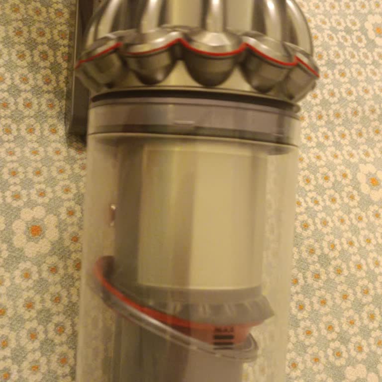 Dyson V15 Süpürge Toz Haznesi Kırmızı Halkası Bozuluyor, Garanti Ücretsiz Değişim İstiyorum