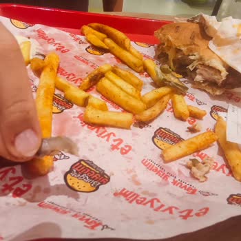Burger Yiyelim Şubesinde Çocukta Kemik Parçası Bulundu