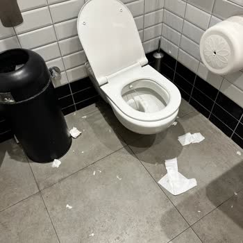 Göcek Starbucks Şubesinde Hijyen Eksikliği: Tuvalet Temizliği Kabullenilemez