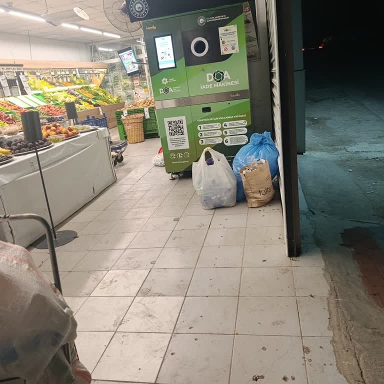 Bursa Gross 16 Şubesinde Dolu Geri Dönüşüm Makinesi Nedeniyle Mağduriyet
