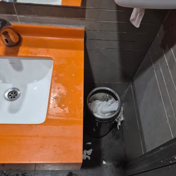 Özdilek Antalya Kepez Çocuk Tuvaletinde Hijyen Sorunu Ve Hamam Böcekleri