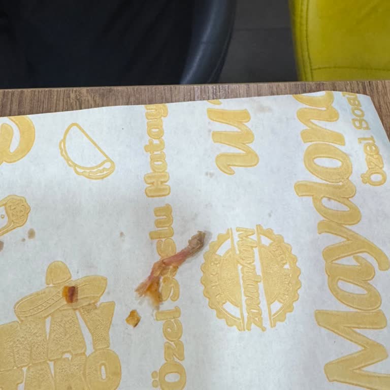Maydonoz Döner Üsküdar Şubesinde Dönerde Kemik Çıktı Ve Cevap Yetersiz