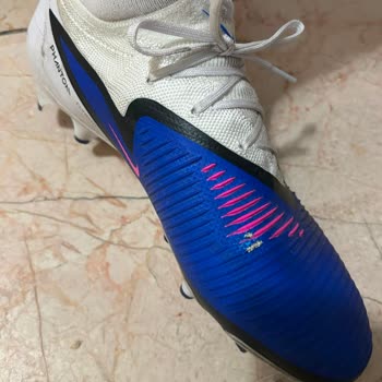 Nike Kramponu Kısa Sürede Deforme Oldu, Mağaza İadeyi Reddetti