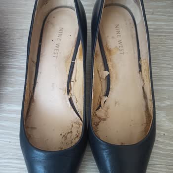 Nine West Shoe Linings Peel After Only One Day of Wear
