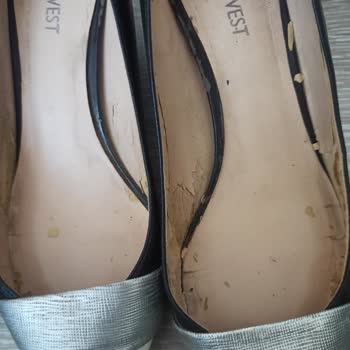 Nine West Shoe Linings Peel After Only One Day of Wear