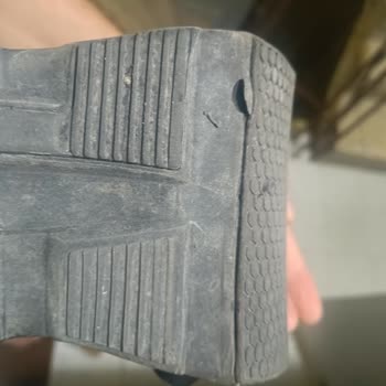 Ayakkabının Tabanı Yarıldı: Üretim Hatası İadesi Talebi