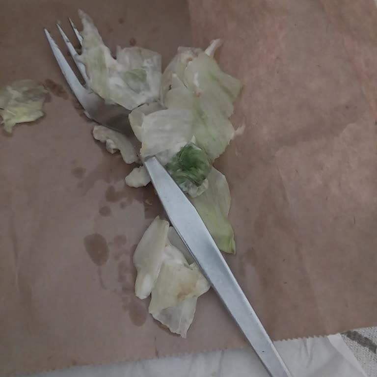 Uber Eats Siparişindeki Marullu Gönderim Ve Asistan Sohbetinin Sürekli Kapanması