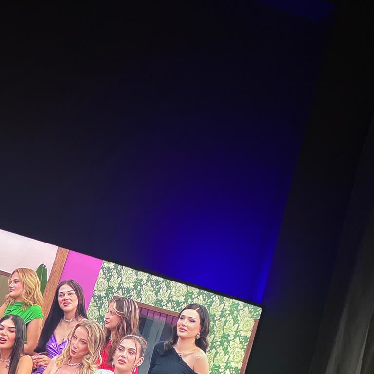 Yeni Philips TV’de Ambilight Sorunu: Sağ LED Kapalı Olmasına Rağmen Yanıyor