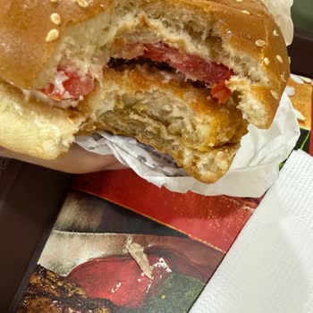 Burgerde Kemik Parçası Güvenimizi Sarsıyor