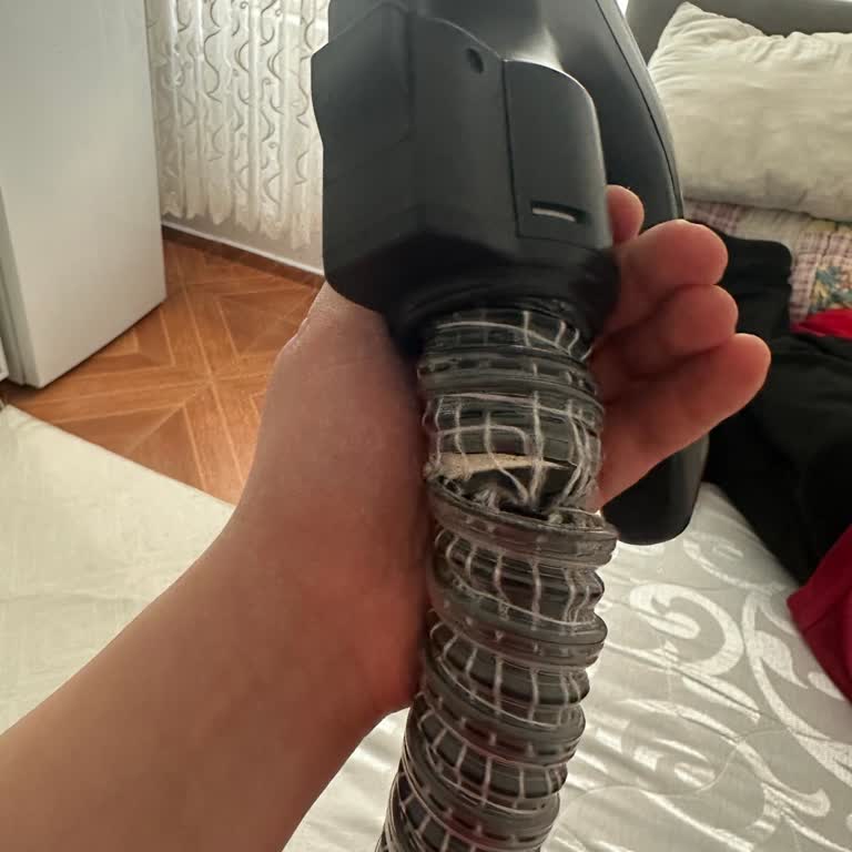 Satışta Dayanıklı Dediği Süpürge Hortumu Bir Yılda Yırtıldı Ve Yetkili Servis Bulunamıyor