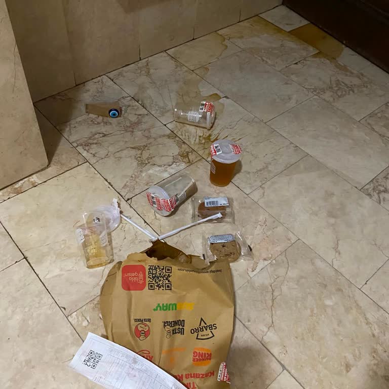 Yanlış Apartmana Teslim Edilen Kurye Ve Açılmış Paket Şikayeti