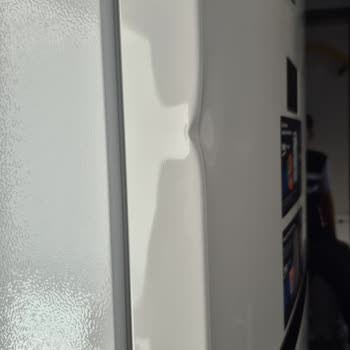 Beko Buzdolabının Göçük Ve Kırık Paneli İçin Tam Değişim Talebi Ve Bilgilendirme Eksikliği