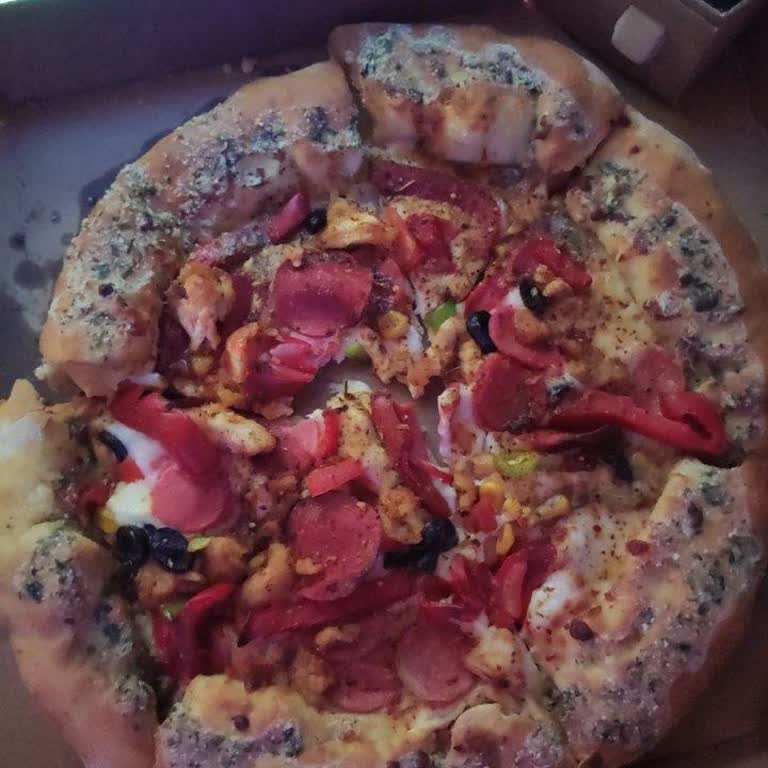 Barbekü Sosu Olmadan Gelen Pizza Ve Az Zeytin: Domino’s Şubesinde Hayal Kırıklığı