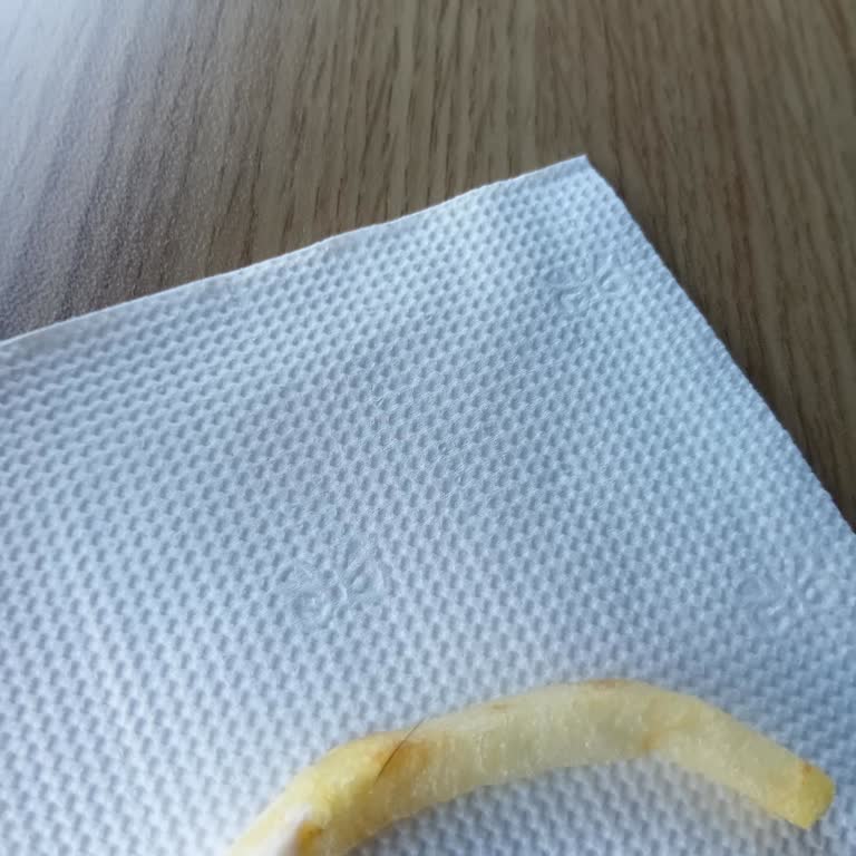 McDonald's Ataşehir Şubesinde Patateslerde Kıl Görüldü