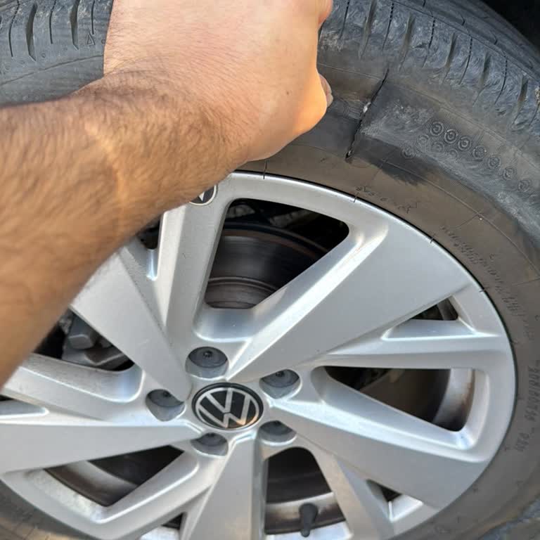 Volkswagen Sıfır Araçta 20.000 Kilometrede Patlayan Orijinal Lastiğin Ücretsiz Değişimi