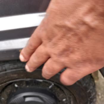 Teslim Edilen Elektrikli Motosikletin Kırık Farları Ve Şarj Sorunu İçin Değişim Talebi