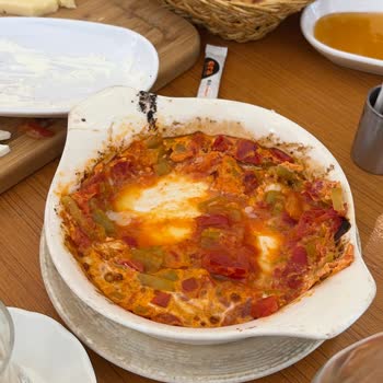 Ora Lahmacun Personellerin Tavrı Son Derece İlgisiz Ve Asık Suratlıydı