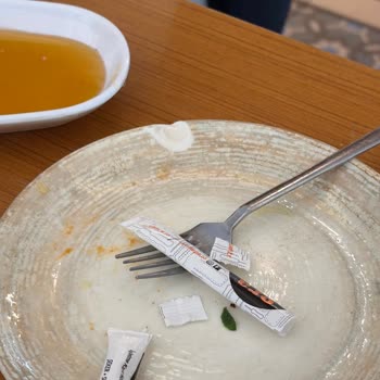 Ora Lahmacun Personellerin Tavrı Son Derece İlgisiz Ve Asık Suratlıydı