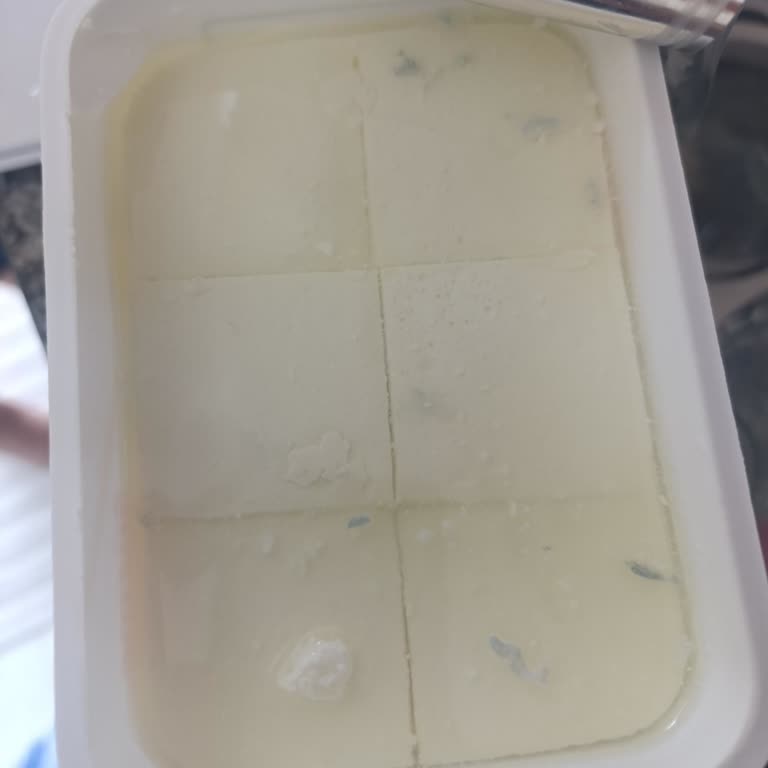Son Kullanma Tarihi Geçmemiş Olmasına Rağmen Küflü Süzme Peynir