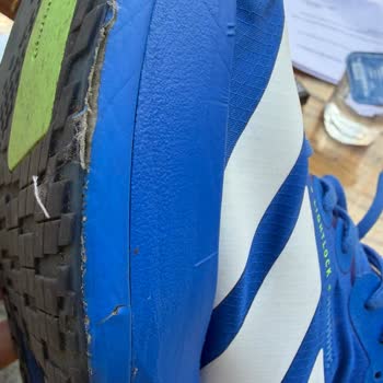 15 Bin TL'lik Adidas Adizero Koşu Ayakkabısında Kısa Sürede Yırtılma Ve Aşınma