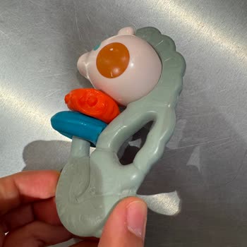 Kaynar Suda Eriyen Bebek Çıngırağı Güvenlik Sorunu Oluşturuyor