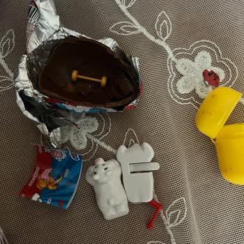Ozmo Sürpriz Yumurtada Yabancı Oyuncak Parçası Ve Çikolata Kontaminasyonu
