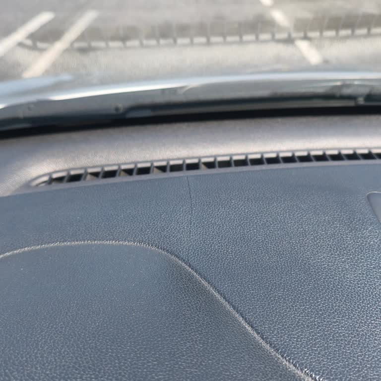 Kia CEE'd Torpido Panelindeki Çatlaklar İçin Ücretsiz Onarım Talebi
