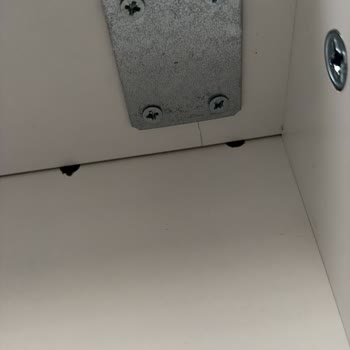 Kırık Kapaklar Ve Eksik Vidalar, Vivense'den Yetersiz Çözüm