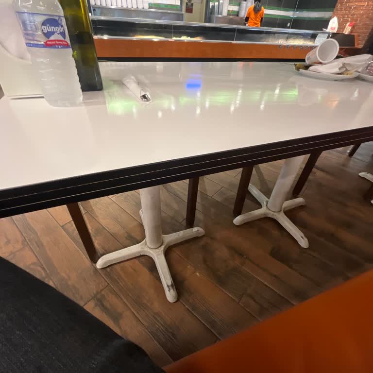 Meydan 54 Şubesinde Uzun Bekleme Ve İlgisiz Servis