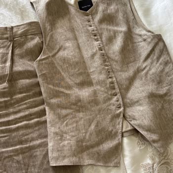 Massimo Dutti Linen Suit Wrinkled and Lost Its Shape Within Minutes