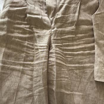 Massimo Dutti Linen Suit Wrinkled and Lost Its Shape Within Minutes