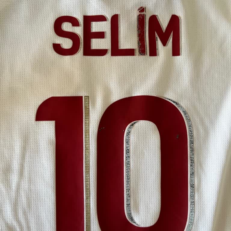 Lisanslı Çocuk Formasının Baskısı Birinci Yıkamada Çöktü Ve Mağaza Sorumluluk Reddetti
