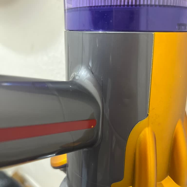 Dyson V12 Origin Tutma Kolunda Çatlak, Garanti Kapsamında Ücretsiz Onarım Talebi