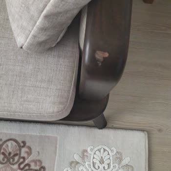 Körfez Mobilya | Kocaeli Koltukların Ahşap Kısımlarında Soyulmalar ve Aşınmalar Oluştu
