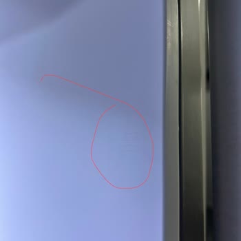Çizik Ve Boya Lekesi Olan Buzdolabının Hemen Değiştirilmesi Talebi
