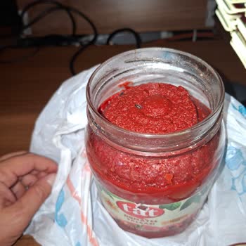 Tat Domates Salçasını Açar Açmaz Kavanozun İçinin Komple Böcek Dolu Olması