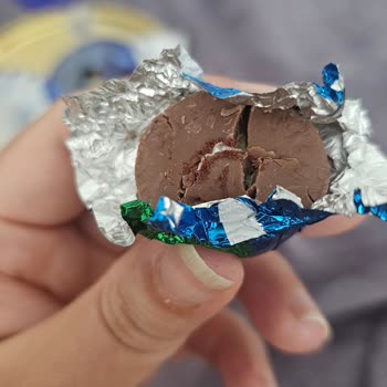 Küflü Ve Beyazlamış Çikolata: Sağlık Riski Ve Güven Sarsıntısı