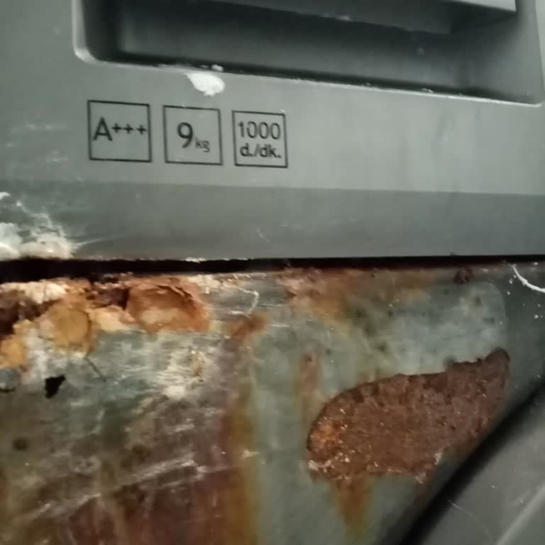 Altus Çamaşır Makinesinde Aşırı Paslanma Ve Duman Çıkması Güvenlik Riski Oluşturuyor