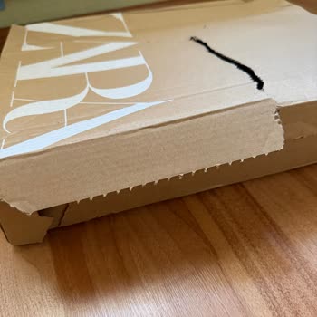 Kapıya Bırakılan Paketin Yırtılması Ve Özensiz Teslimatı Şikayet Ediyorum