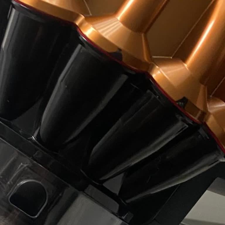 Dyson Süpürge Boya Atması Ve Çekiş Gücü Kaybı Yetkili Servis Tarafından Çözülmedi