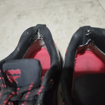 My Reebok Shoes Started Peeling After 3 Months and In Street Refused Help