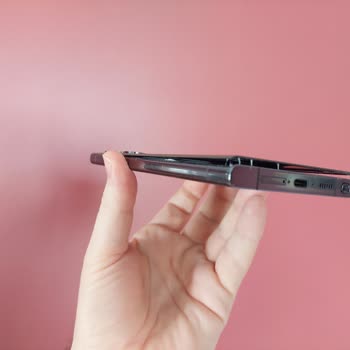 Samsung Galaxy S23 Ultra Batarya Şişmesi Nedeniyle Güvenlik Riski Ve Ücretsiz Değişim Talebi
