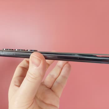 Samsung Galaxy S23 Ultra Batarya Şişmesi Nedeniyle Güvenlik Riski Ve Ücretsiz Değişim Talebi