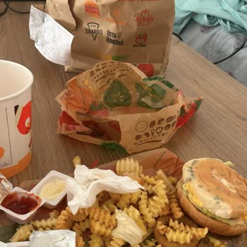 Küflü Hamburger Deneyimi: Sağlık Endişesi Ve Sadece Para İadesi Teklifi