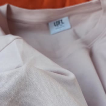 Defolu Tişörtler Ve Mağazanın Umursamaz Tutumu
