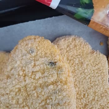 Lezita Şok Market’te Çözülmüş Ve Tekrar Dondurulmuş Tavuk Gıda Güvenliği Sorunu
